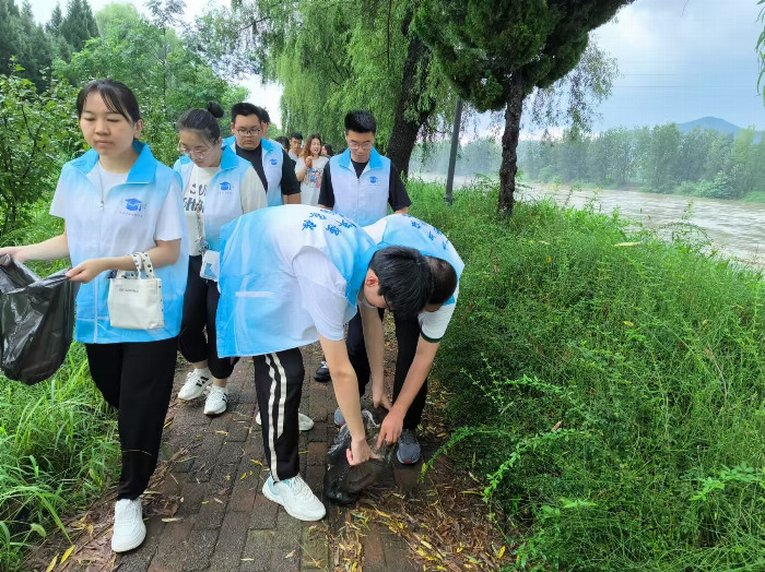 青 山绿水,“河”我守护|日本动漫
“河”你守绿实践团筑梦绿色新篇章